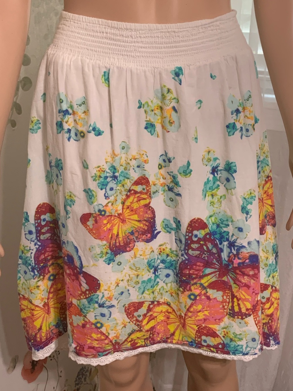 🌸 Sz M Candie's White High Low Midi Skirt with Multicolor Butterfly Print - Picture 2 of 13